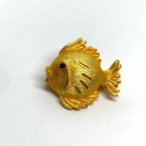 Vintage signed JJ Jonette Jewelry Gold Tone Fish  Brooch